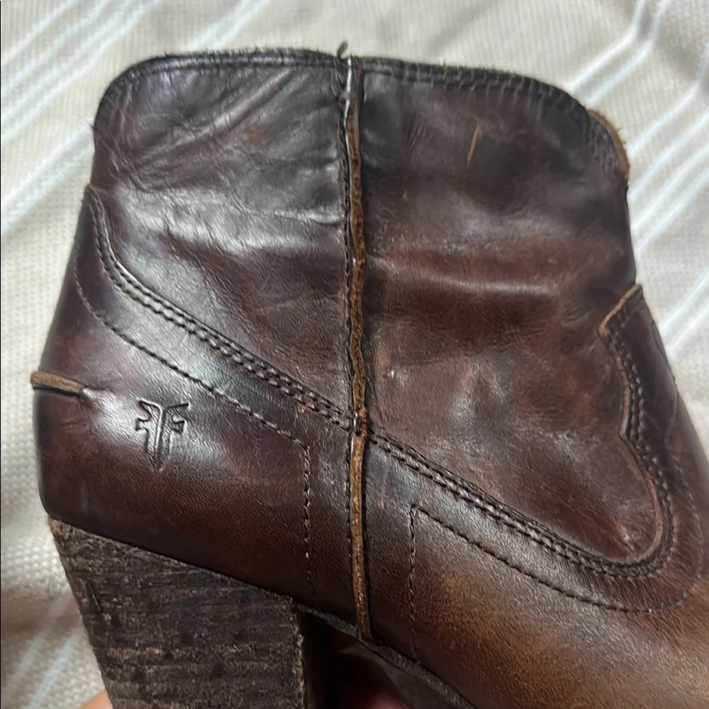 Frye Renee Seam Short Ankle Boots - US 8.5 - Picture 12 of 14